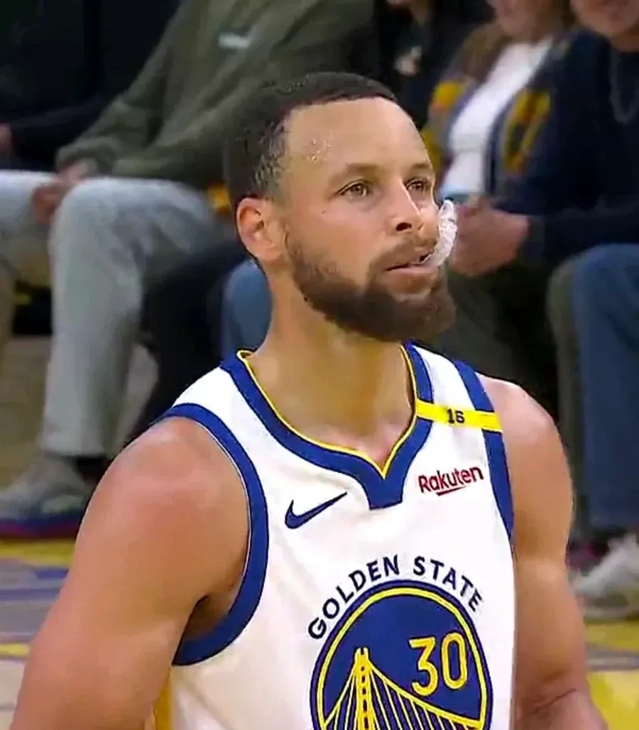 库里在C9比赛中比分优势明显,关键助攻引发热议!的简单介绍 库里在C9比赛中比分优势明显,关键助攻引发热议!的简单介绍