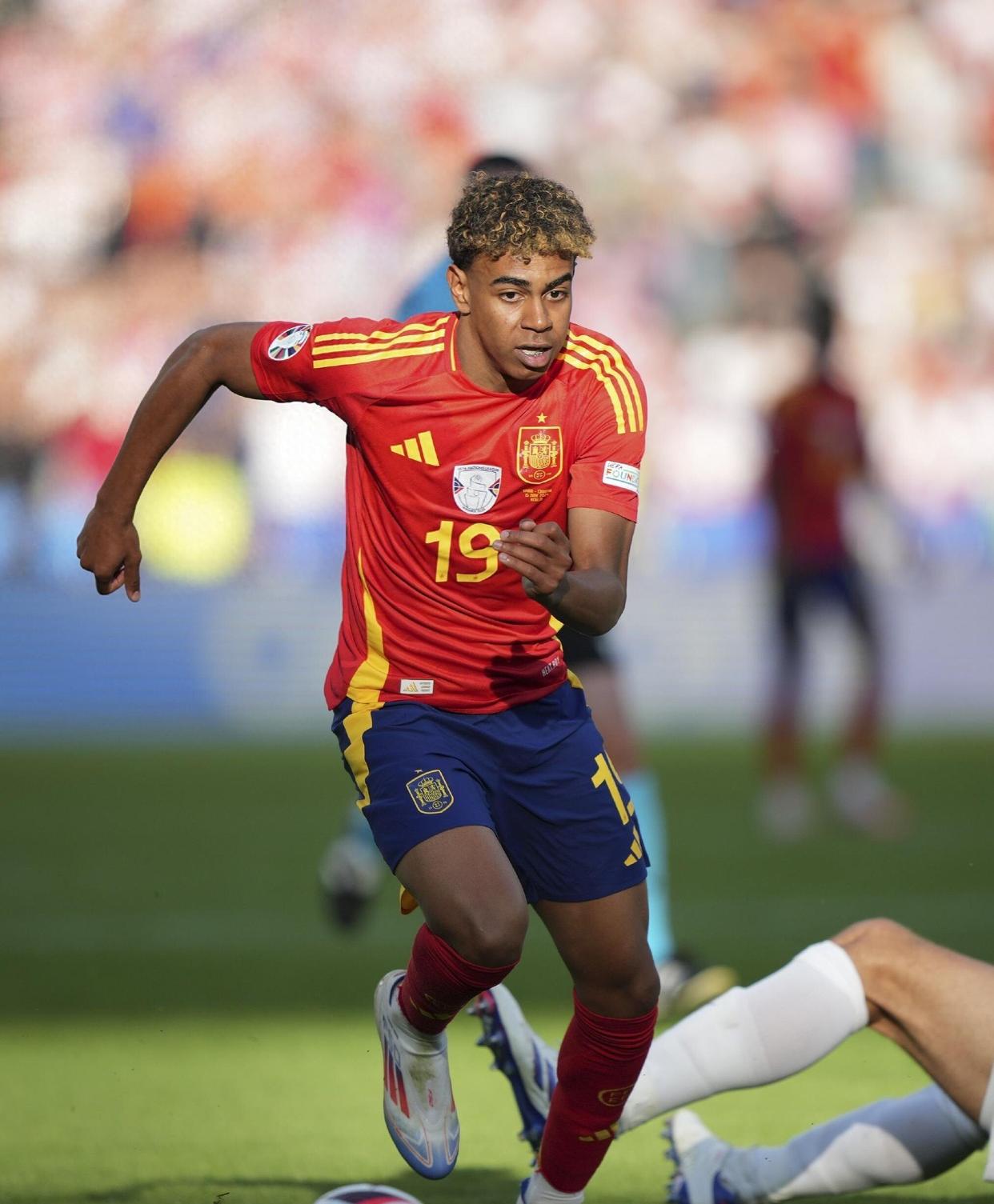 关于莱万多夫斯基赛事官方发布挺进下一轮新规,西班牙队争议不断!的信息 关于莱万多夫斯基赛事官方发布挺进下一轮新规,西班牙队争议不断!的信息