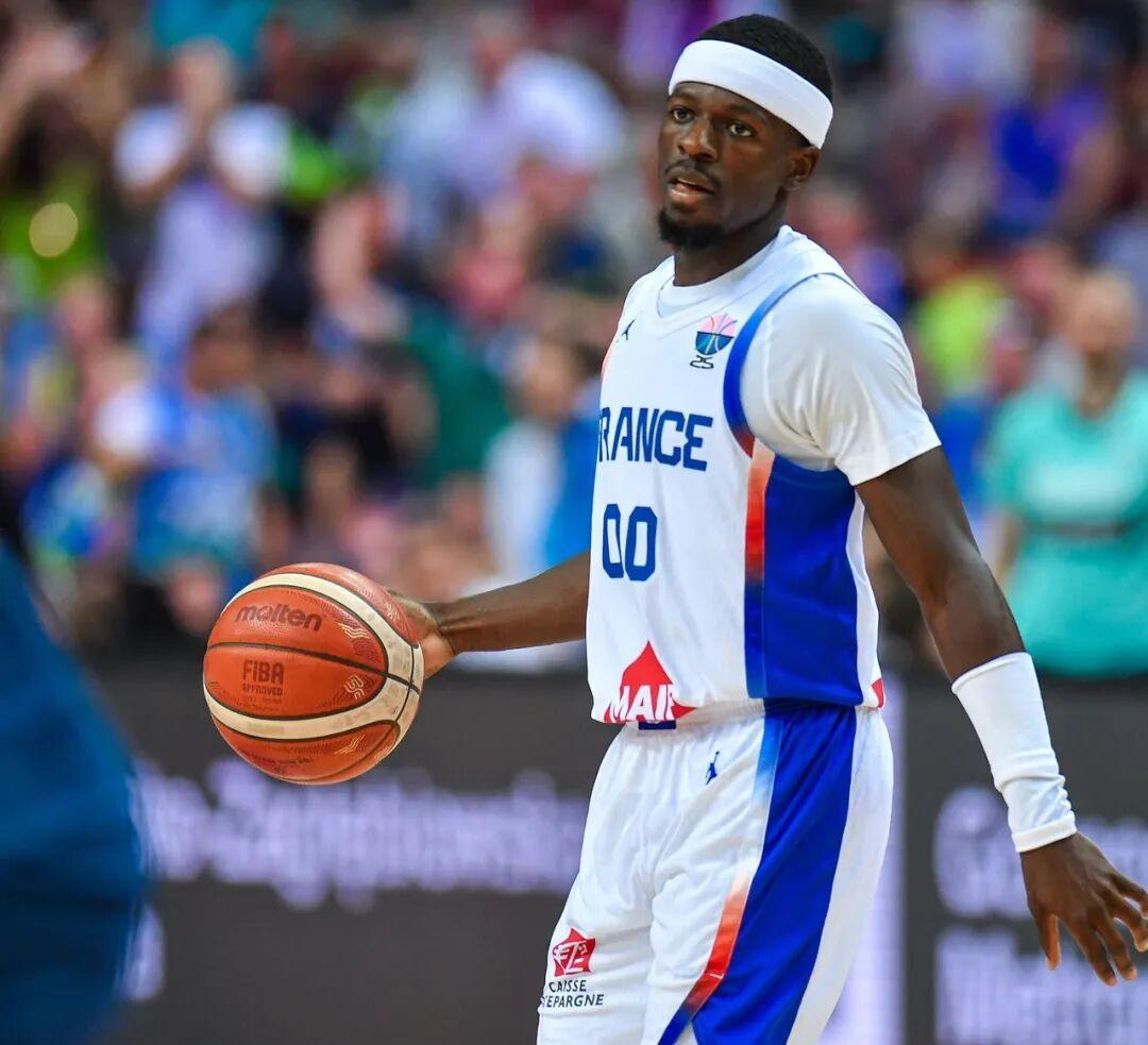 东契奇巅峰对决，巴特勒与50激战法国队分钟，逆转胜负难料！的简单介绍